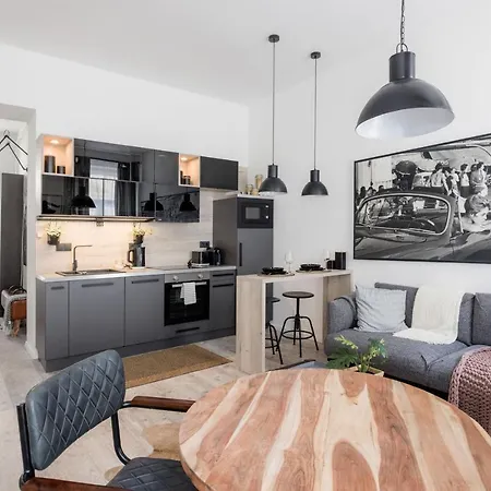Two-bedroom Next To Music Academy Boedapest