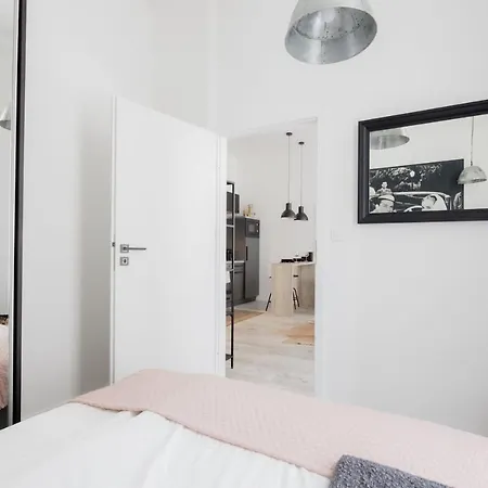 Two-bedroom Next To Music Academy Appartement *