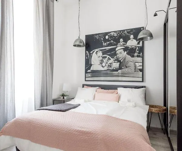 Appartement Two-bedroom Next To Music Academy *