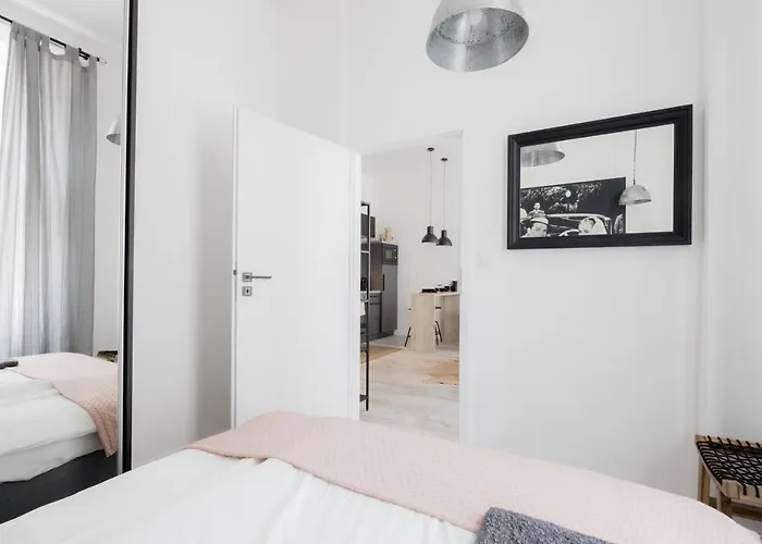 Two-bedroom Next To Music Academy Appartement *