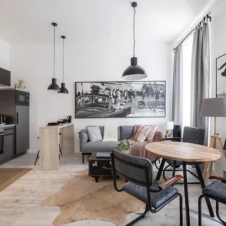 Apartment Two-bedroom Next To Music Academy *