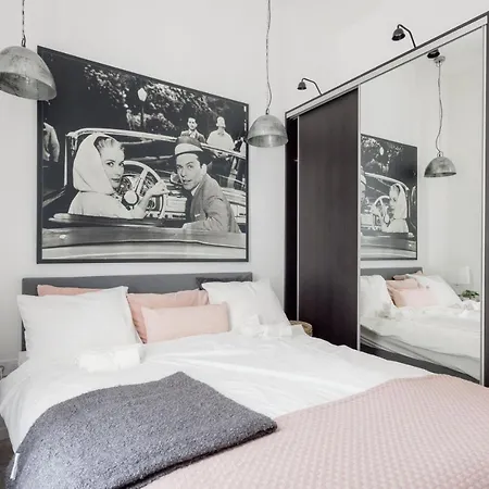 Apartment Two-bedroom Next To Music Academy *