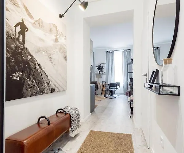 Two-bedroom Next To Music Academy Апартаменты *