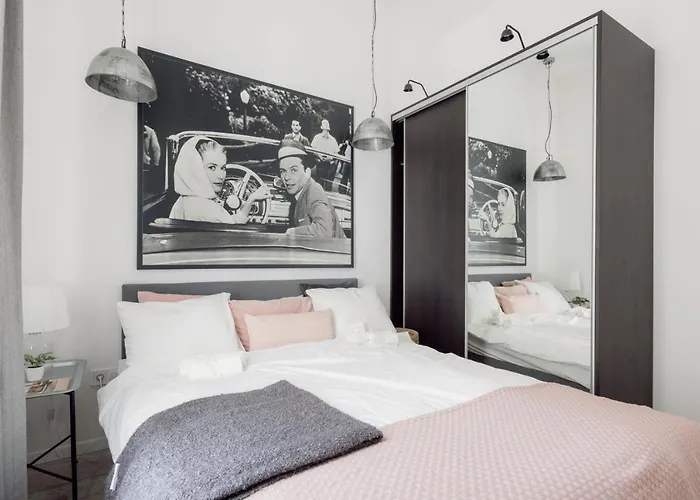 Apartment Two-bedroom Next To Music Academy *
