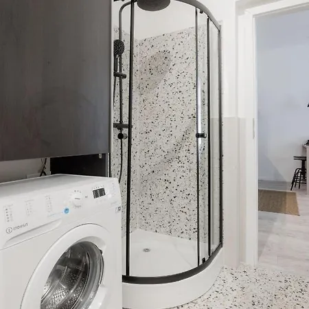 Two-bedroom Next To Music Academy דירה *
